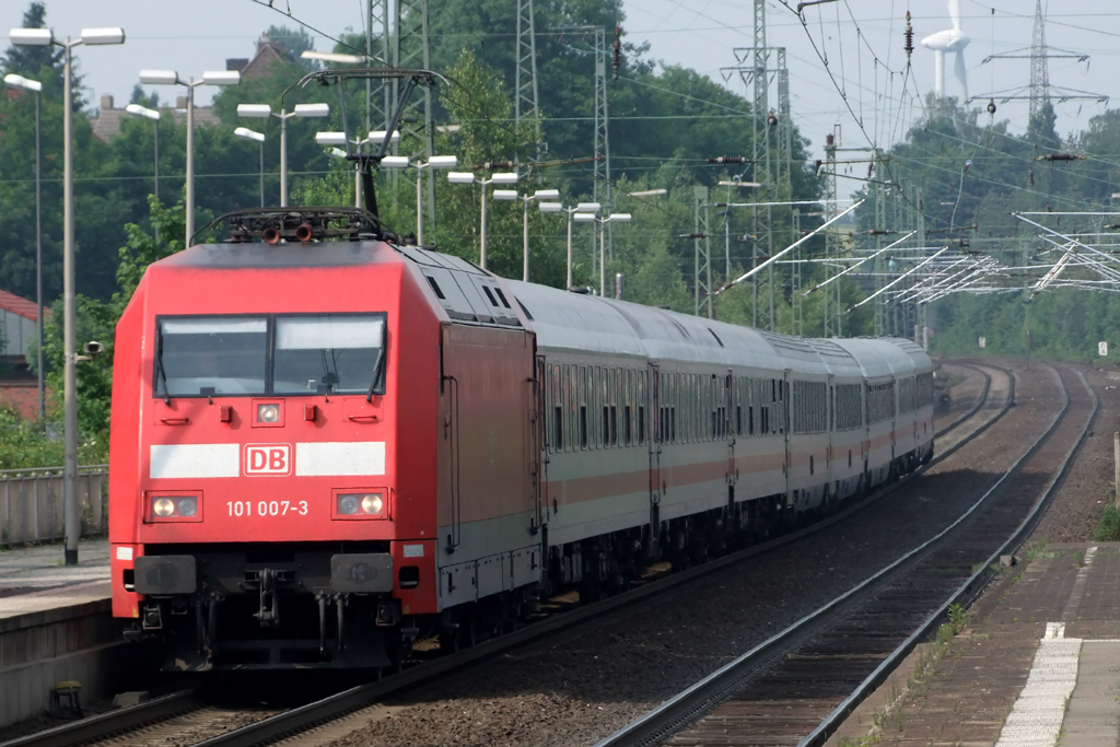 101 007-3 mit IC 130 nach Koblenz bei der Einfahrt in Recklinghausen 14.6.2012