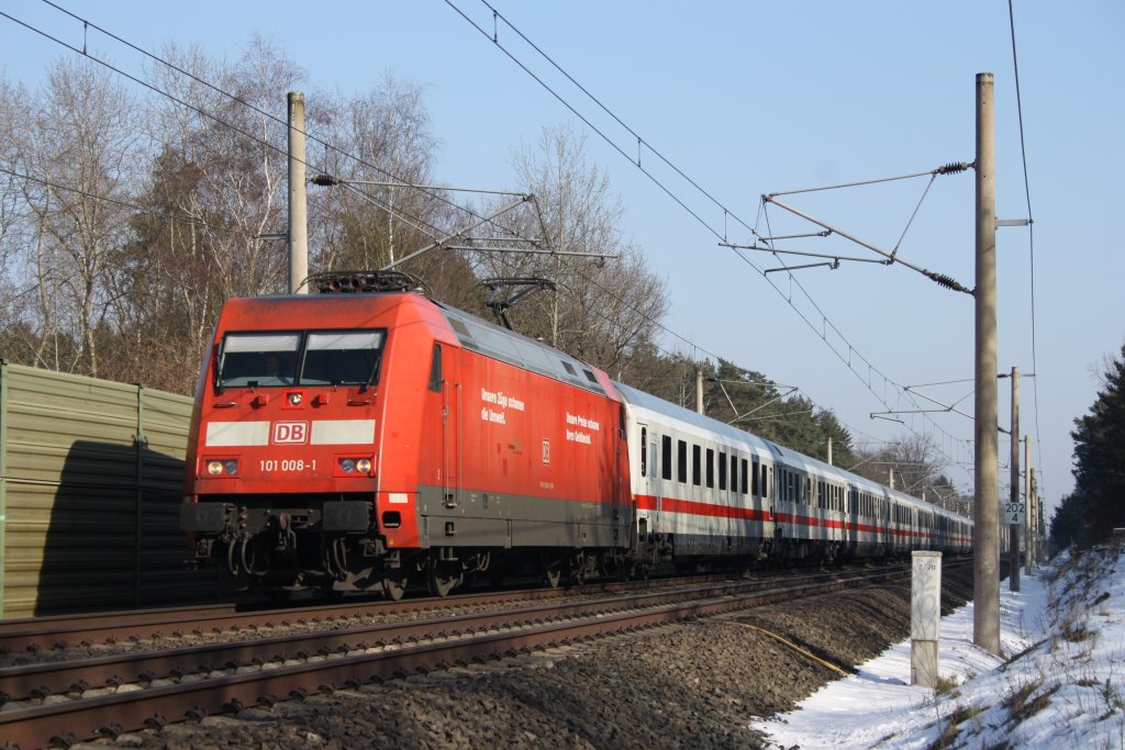 101 008 war mit dem IC 144 auf dem Weg von Berlin Ostbahnhof nach Bad Bentheim hier in Gifhorn
