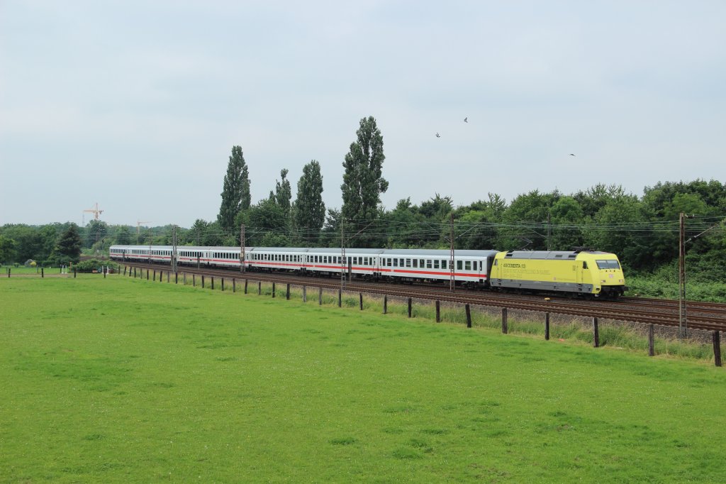 101 013-1  dOCUMENTA 13  am 20.06.2012 mit einem Intercity in Langenfeld (Rheinland)