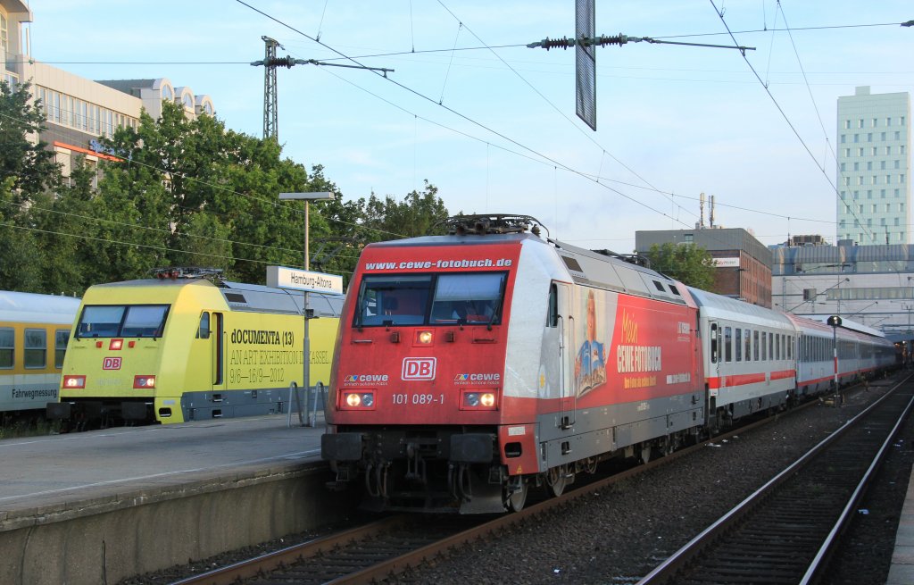 101 013-1 Documenta und Cewe Fotobuch 101 089-1 am 14.08.2012 in Hamburg Altona.