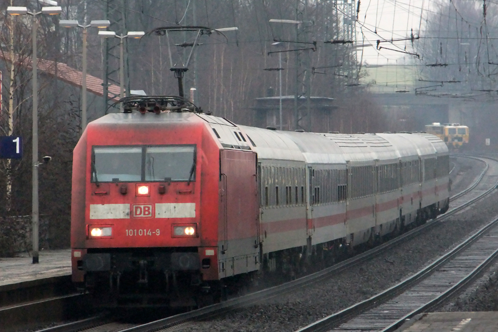 101 014-9 mit IC1639 in Recklinghausen 18.2.2012