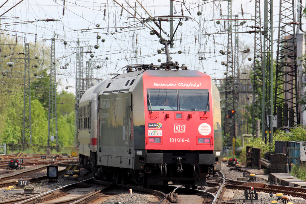 101 016-4 als Schublok hinter einem IC Ausfahrend aus dem Dortmunder Hbf. 9.5.2013