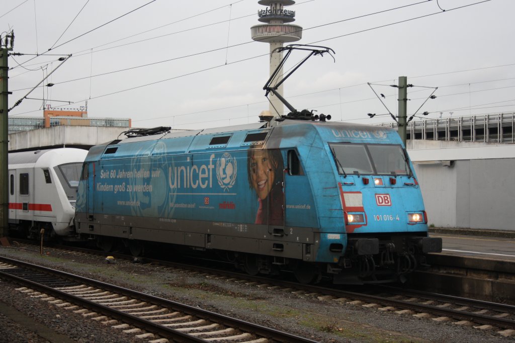 101 016-4 mit einem IC von K�ln nach Berlin in Hannover HBF