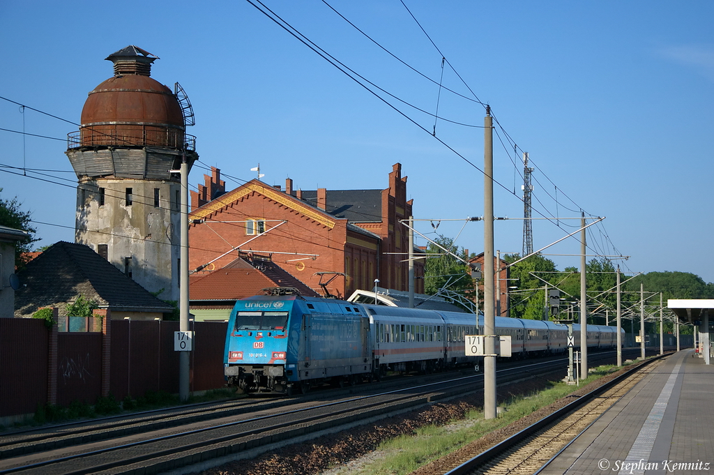 101 016-4  Unicef  mit dem IC 2427  UrlaubsExpress Meckl.-Vorp.  von Wolgast nach Kln Hbf in Rathenow. 20.05.2012