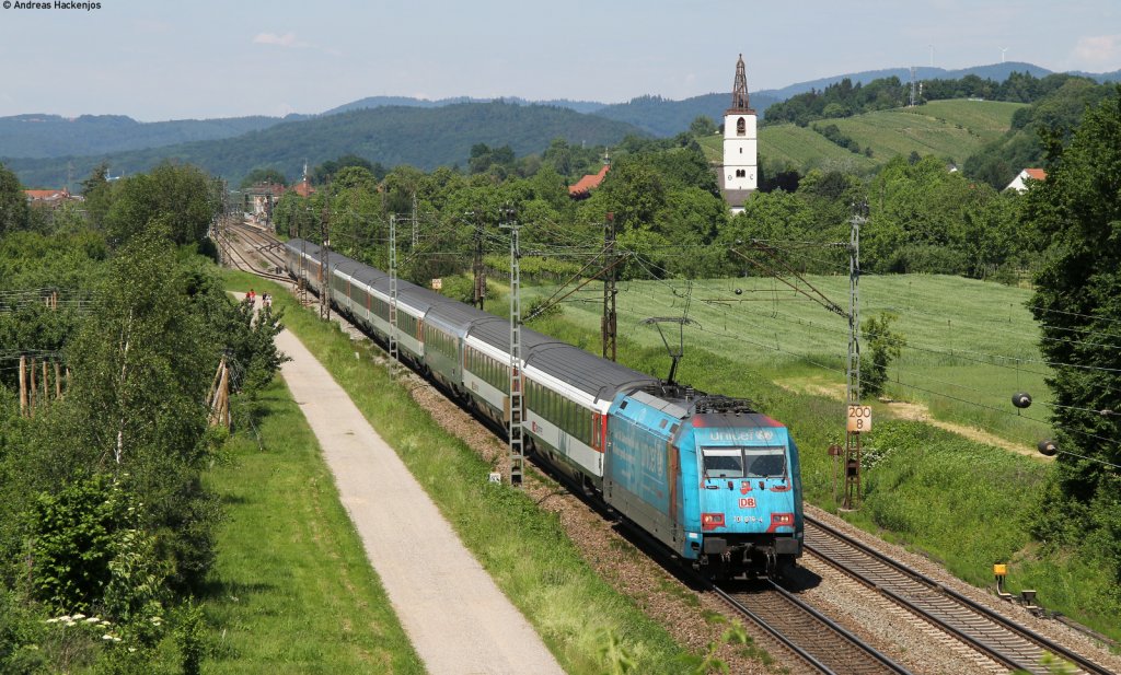101 016-4  Unicef  mit dem EC 101 (Hamburg Altona-Chur) bei Denzlingen 28.5.12. Inzwischen hat die Lok schon ein neues Design