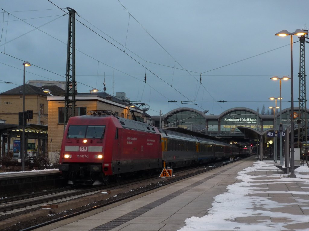 101 017-2 mit EC 6 Chur - Hamburg-Altona in Mainz Hbf. 12.02.10