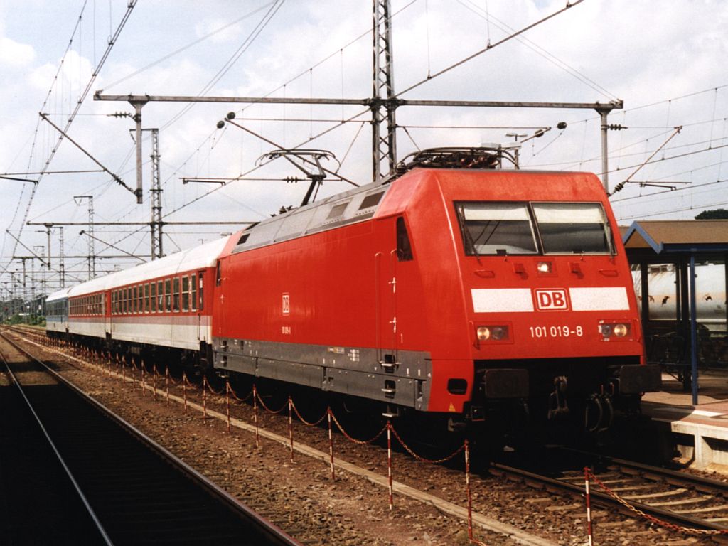 101 019-8 auf Bahnhof Bad Bentheim am 16-6-2001. Bild und scan: Date Jan de Vries.