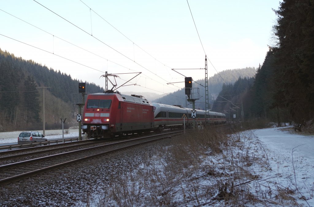 101 020 schleppt am 12.01.2013 den ICE-T  Berlin  durch den Frankenwald zwischen Frtschendorf und Pressig-Rothenkirchen.