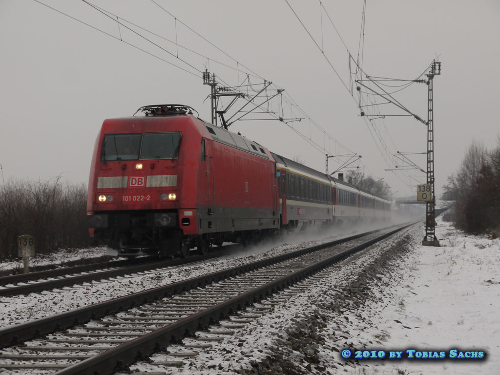 101 022 mit IC186 nach Stuttgart - aufgenommen am 28.12.2010