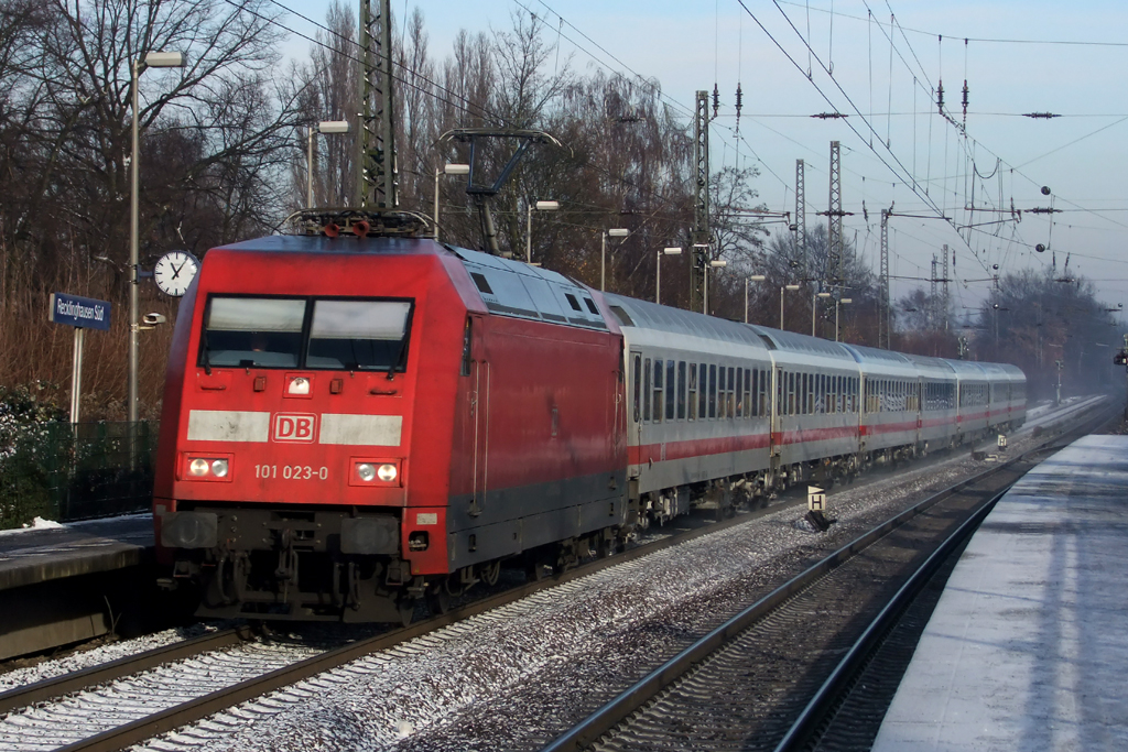 101 023-0 mit IC 1936 nach Kln in Recklinghausen-Sd 8.12.2012
