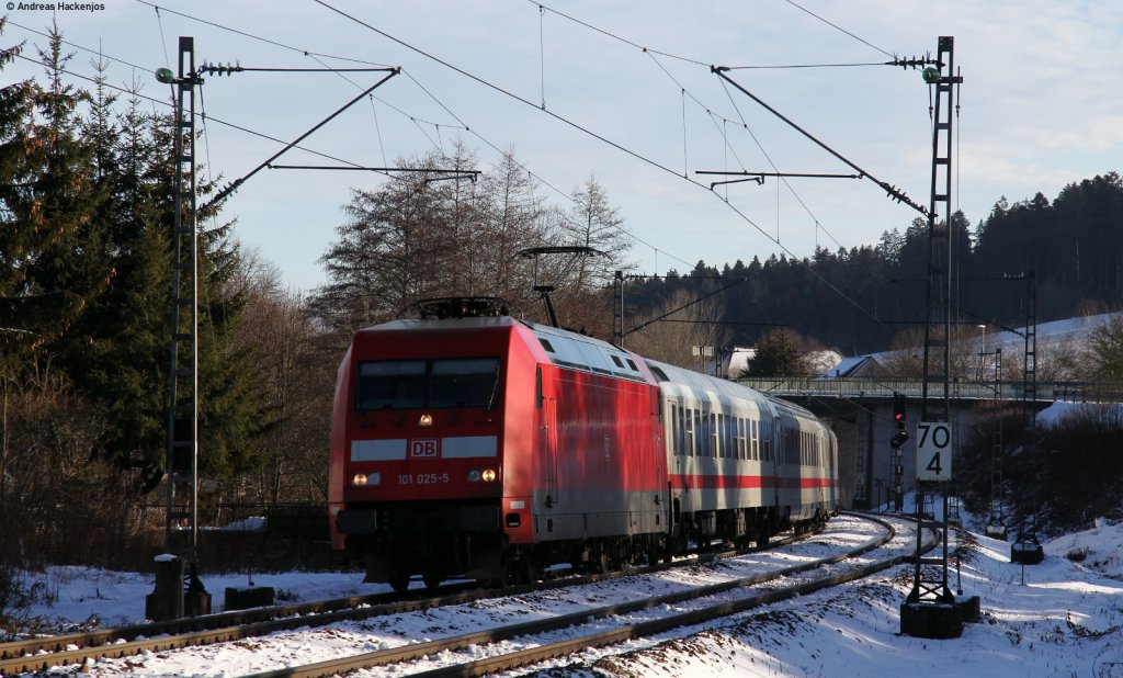 101 025-3 mit dem IC 2004  Bodensee  (Konstanz-Dortmund Hbf) bei St.Georgen 26.12.11