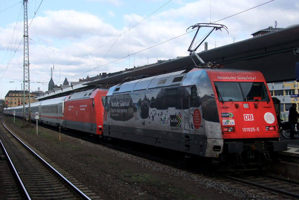 101 025-5 und 101 036-2 hinter einem IC Ausfahrend aus Koblenz Richtung K�ln 27.10.2012
