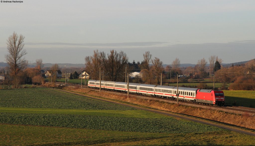 101 025-5 mit dem IC 2005  Bodensee  (Emden Hbf-Konstanz) bei Pfohren 19.11.11. Welche Variante gefllt euch besser?