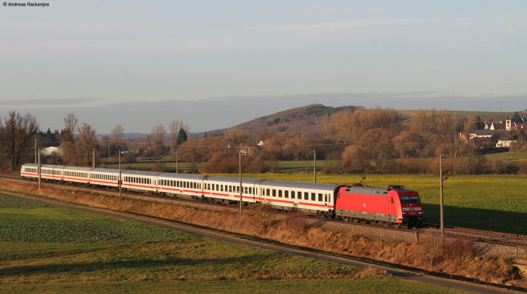 101 025-5 mit dem IC 2005  Bodensee  (Emden Hbf-Konstanz) bei Pfohren 19.11.11. Welche Variante gefllt euch besser?