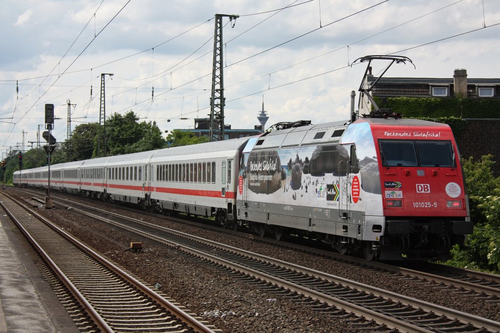 101 025 schiebt am 10.6.12 ihren IC durch Dsseldorf-Oberbilk.