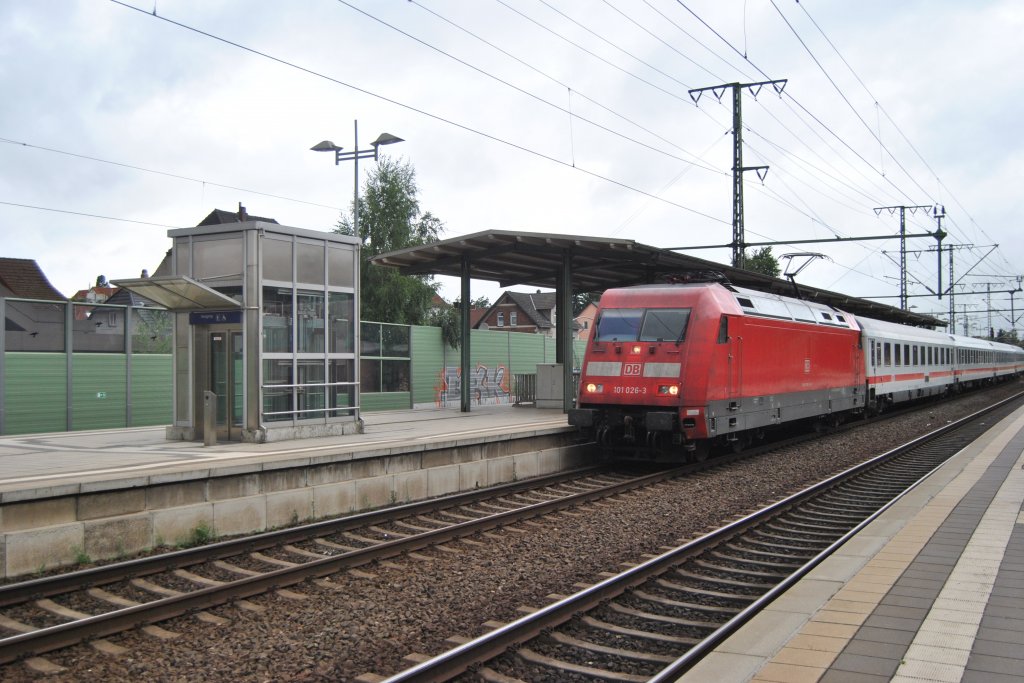 101 026-3, mit IC in Lehrte am 27.08.2010.