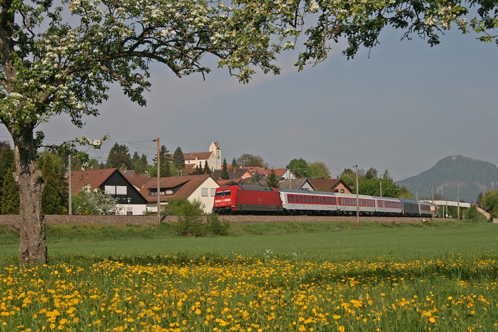 101 027-1 mit CNL 1258  Sirius  Berlin-Lichtenberg - Zrich HB bei Mhlhausen. 23.04.11