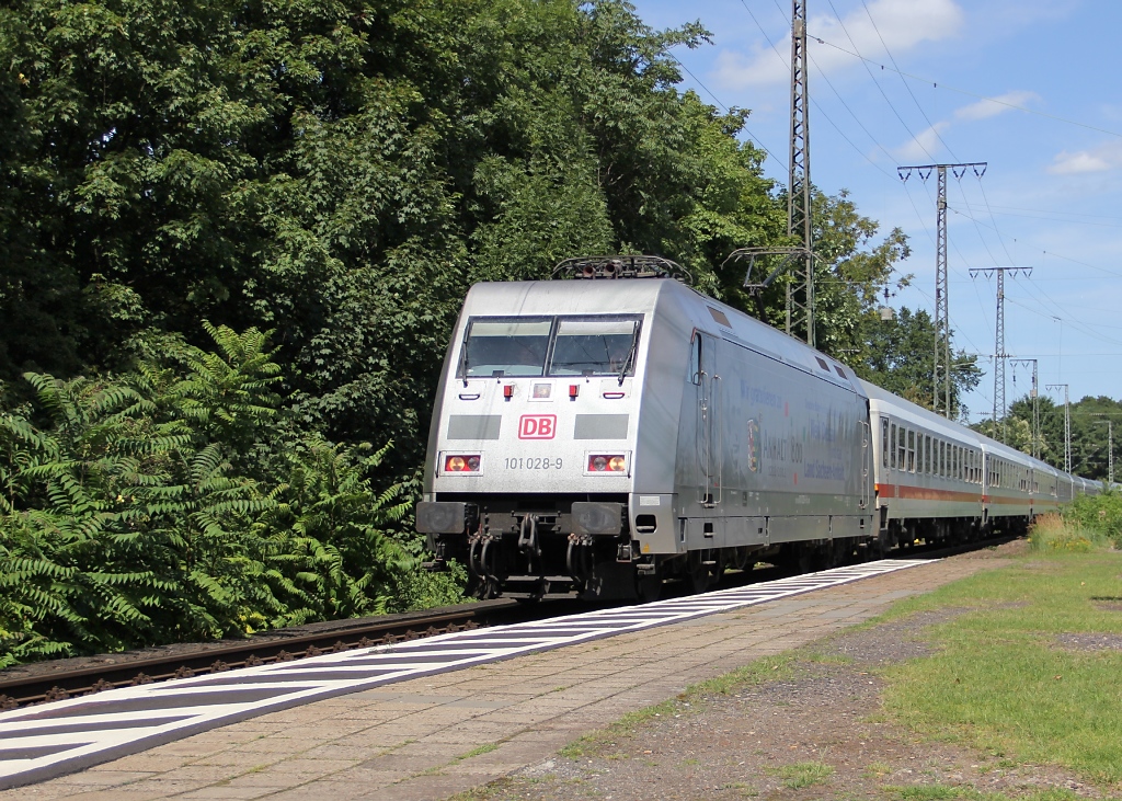 101 028-9 mit IC bei der Durchfahrt durch Kln-West. Aufgenommen am 16.08.2012.