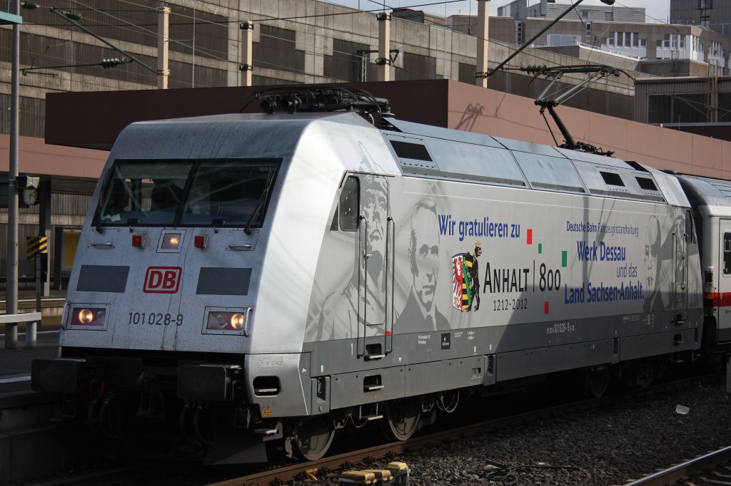 101 028  Anhalt 800  am 12.5.12 mit einem IC in D�sseldorf Hbf.