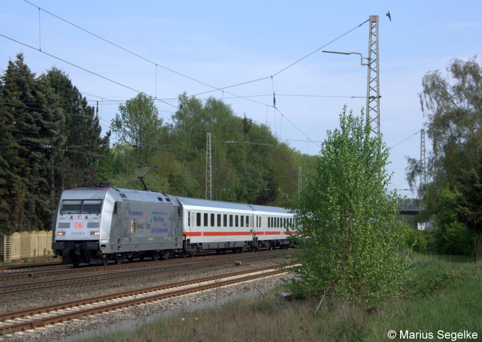 101 028 zieht IC von Leipzig Hbf nach Norddeich Molde durch Bremen Mahndorf. Aufgenommen am 17.06.12 