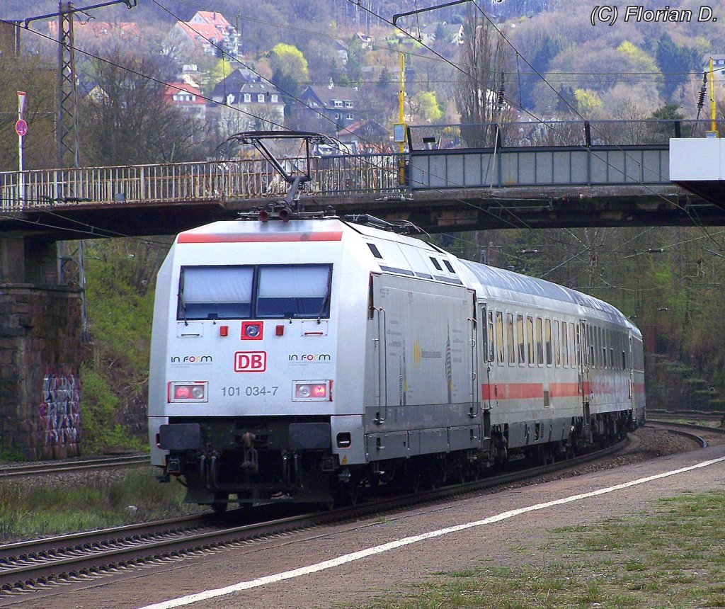 101 034-7  InForm  schiebt ihren IC 2049 aus Kln kommend durch Wuppertal-Sonnborn. 10.04.2010.