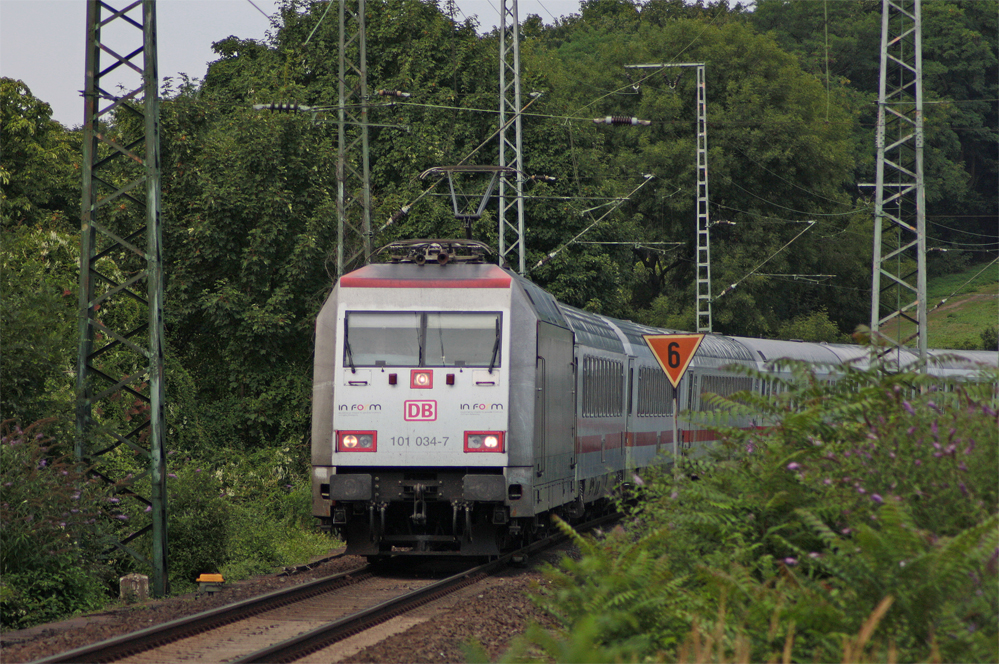 101 034-7 mit dem IC2311 Westerland (Sylt) - Stuttgart bei der Durchfahrt in Kln-West, 5.8.10