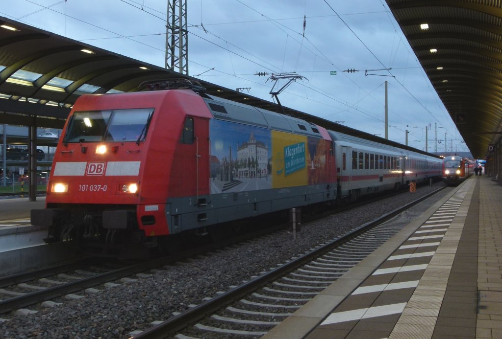 101 037-0 (Klagenfurt) steht mit dem EC 217 Saarbrcken - Graz am 27.04.2012 in Kaiserslautern