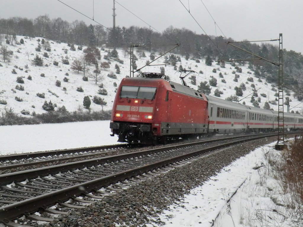 101-039 am 26.11.10 mit dem EC 114  Wrthersee  Klagenfurt - Dortmund Hbf bei Lonsee auf der Schwbischen Alb. 
 