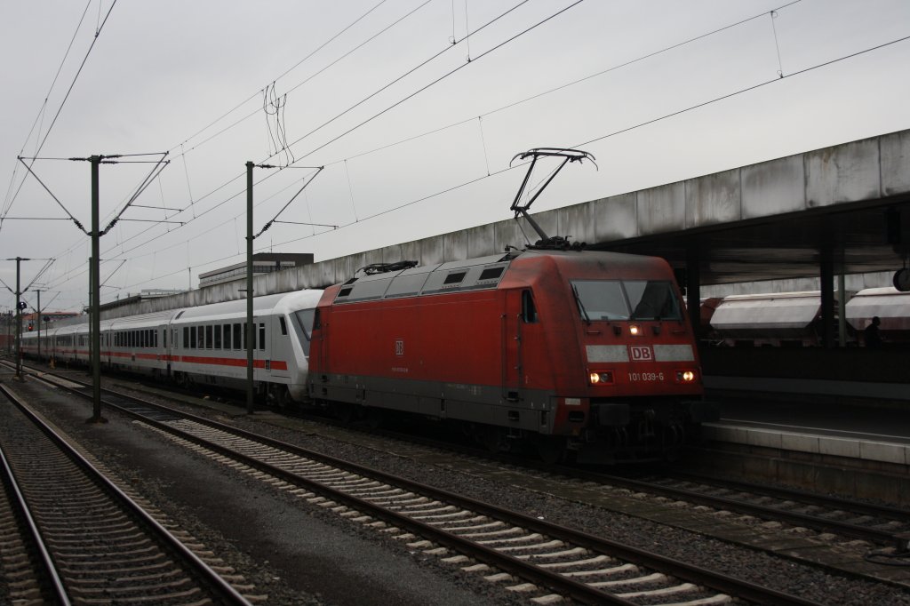 101 039 mit einem IC von Frankfurt nach Westerland in Hannover HBF