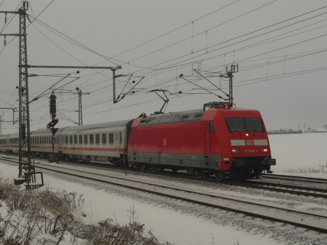 101 040-4 durchfhrt an einem Wintertag BS-Timmerlah in Richtung Braunschweig.