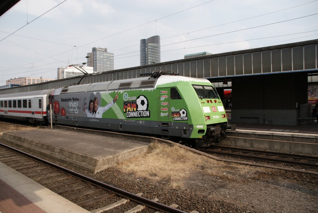 101 040-4 fhrt am 28.6.´10 mit ihrem IC in den Dortmunder Hauptbahnhof ein.