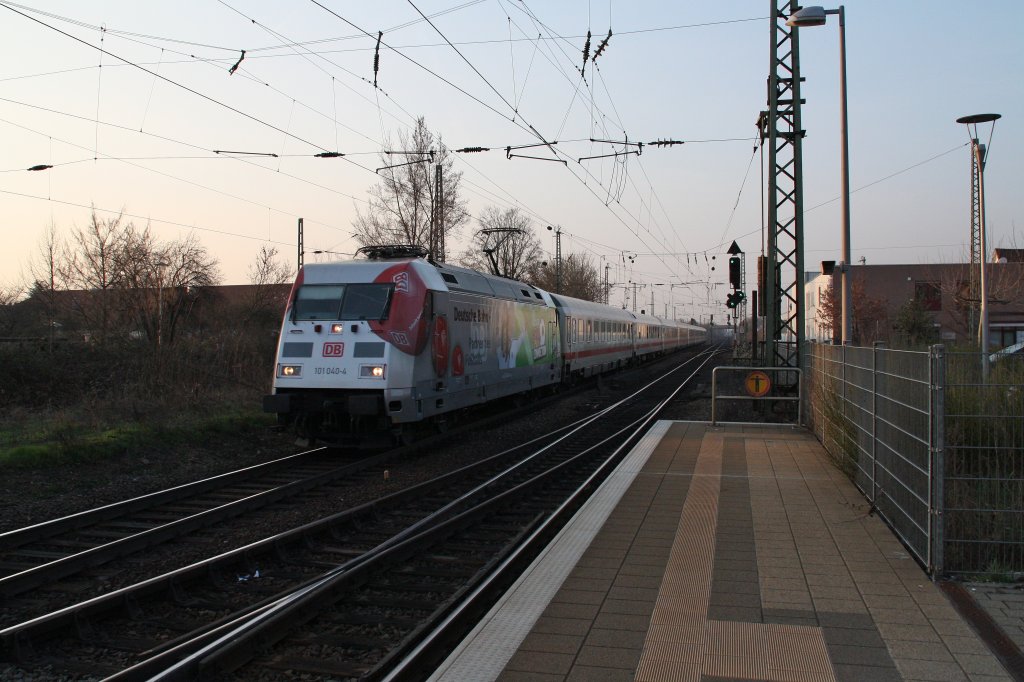 101 040 mit IC 2373 von Stralsund Hbf nach Karlsruhe Hbf.Am 23.03.10 in Heppenheim.