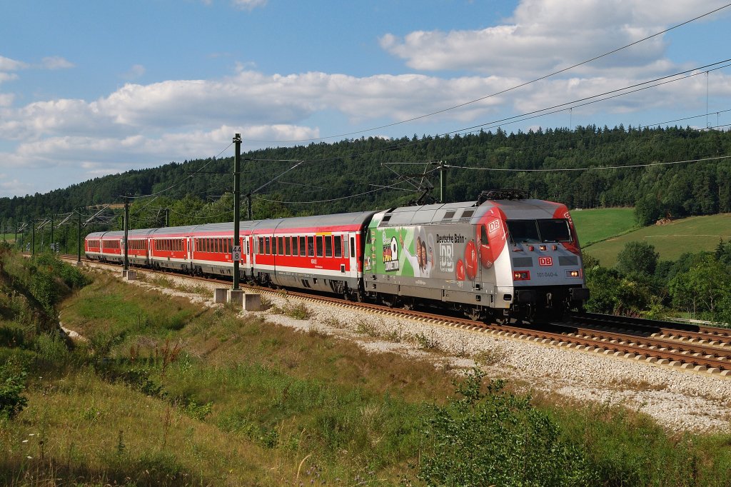 101 040 (WM 2010) mit RE 4019 vor Gnzenhofen (25.07.2010)