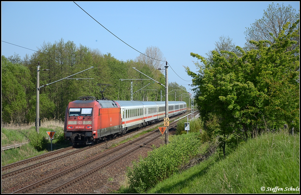 101 041 am 07.05.2011 aus Rostock nach Hamburg in Sildemow