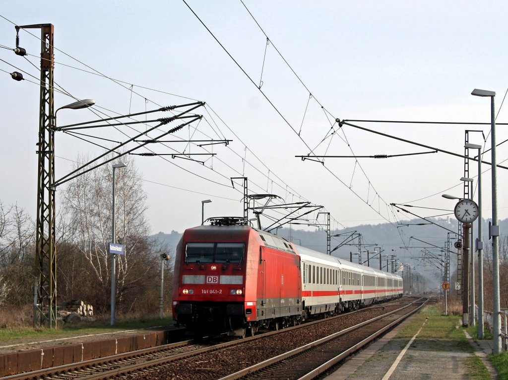 101 041 fhrt mit IC2032 Dresden - Oldenburg durch Abzw Radebeul-Naundorf, 27.3.012.