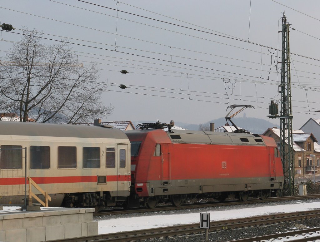 101 042 als schiebt den EC 318 von Graz Hbf nach Frankfurt(Main)Hbf.Am 19.12.09 bei der einfahrt in Bensheim.