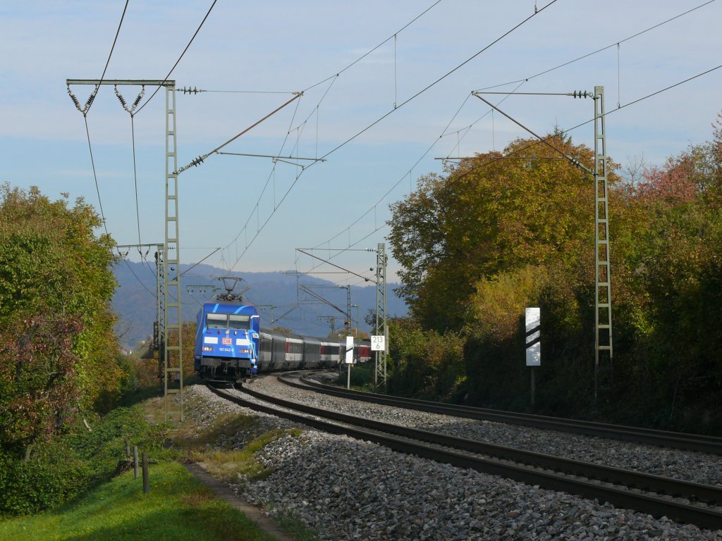 101 042 am EC 101 von Hamburg nach Chur in Freiburg St.Georgen am 27.10.11