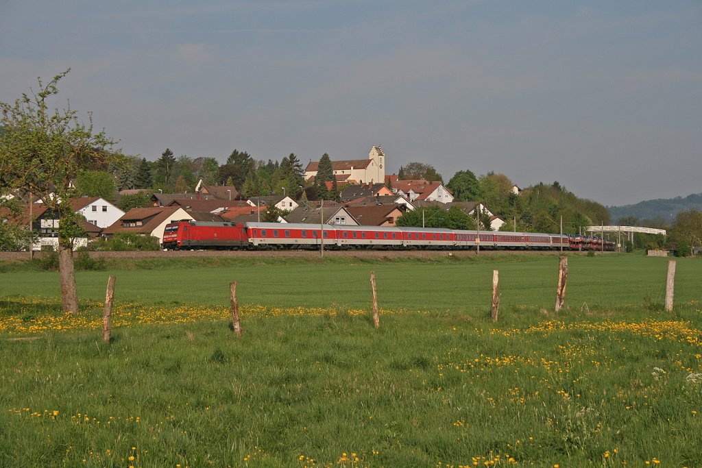 101 043-8 mit AZ 1379 Hamburg-Altona - Lrrach bei Mhlhausen. 23.04.11