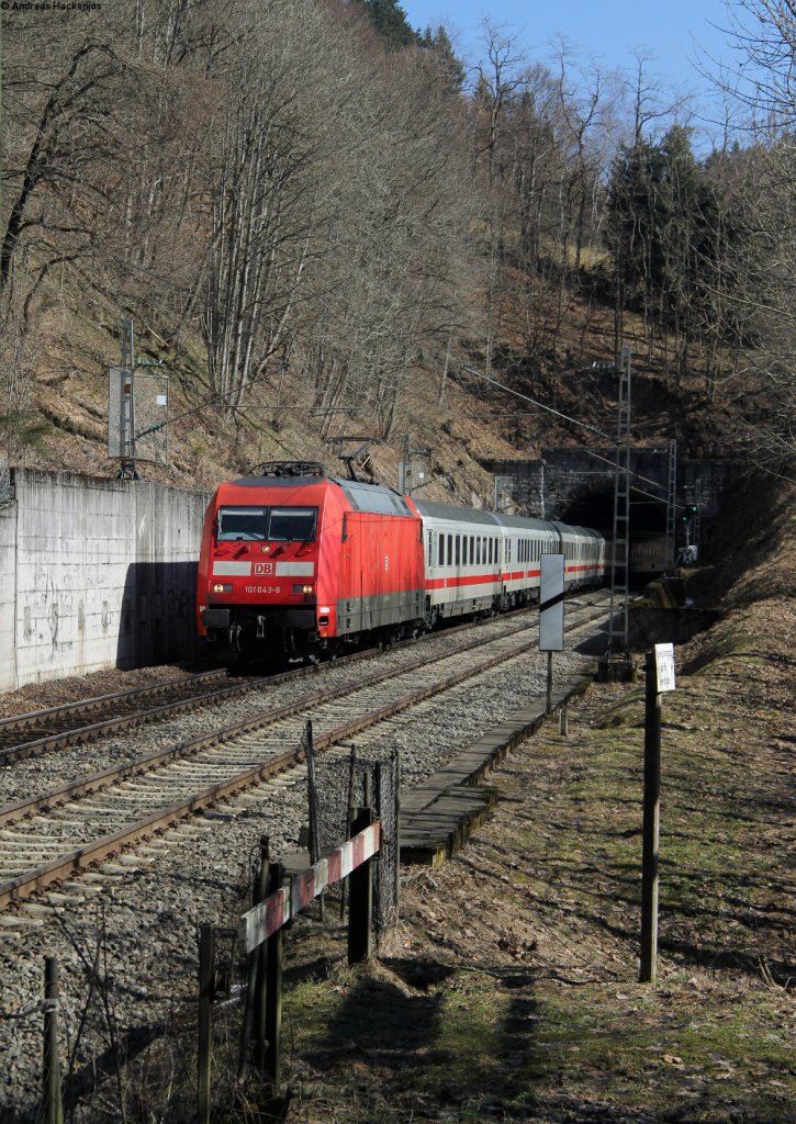 101 043-8 mit dem IC 2270  Schwarzwald  (Konstanz-Stralsund Hbf) bei Nubach 22.3.13