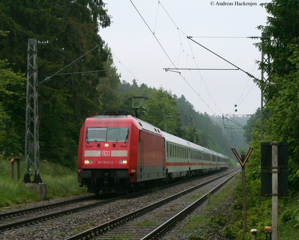 101 045-3 mit dem  IC 2004  Bodensee  (Konstanz-Emden Hbf) im Groppertal 13.6.10