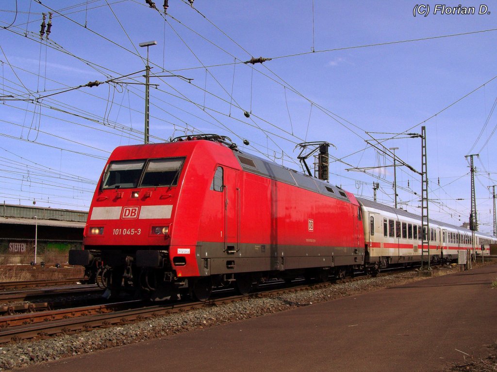 101 045-3 verlsst mit IC 2115 am Hacken den Dortmunder Hbf in Richtung Stuttgart. 02.04.2010