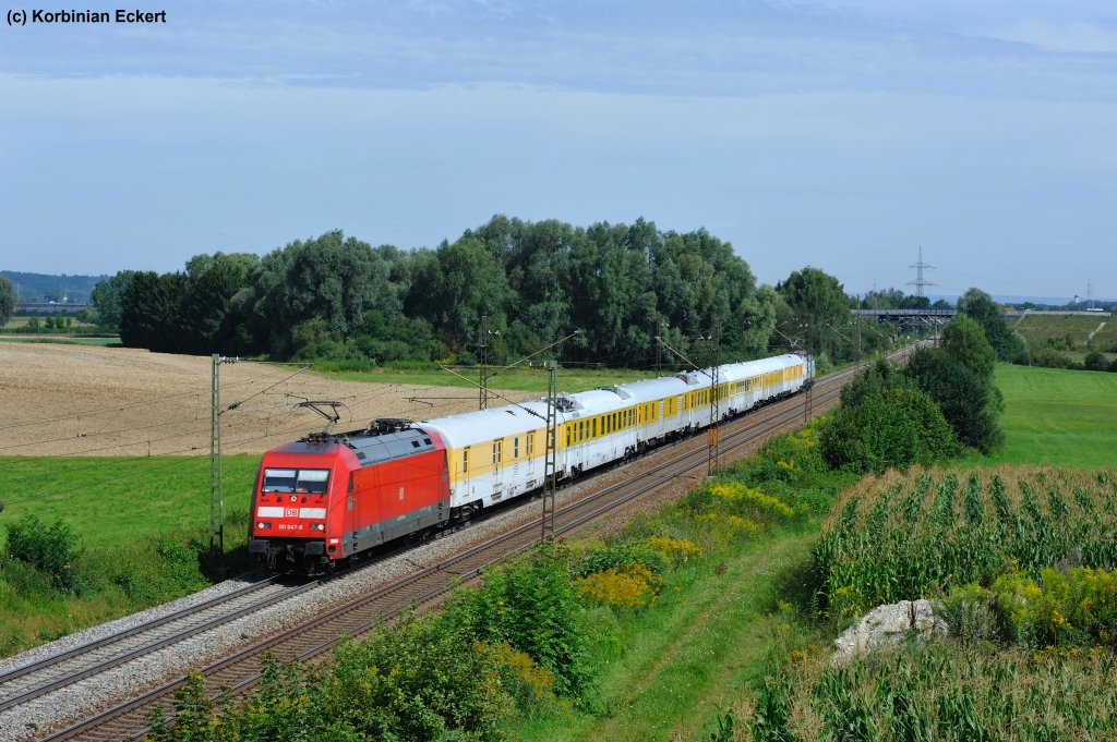 101 047-9 und 193 (Vectron) mit einem Messzug Richtung Augsburg kurz vor Landweid (Lech), 11.08.2011