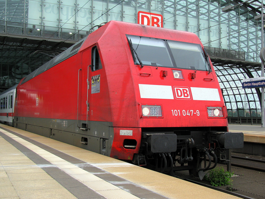 101 047-9 besuchte am 12.06. auch Berlin mit einem 60 Minuten versp�teten IC aus Amsterdam.