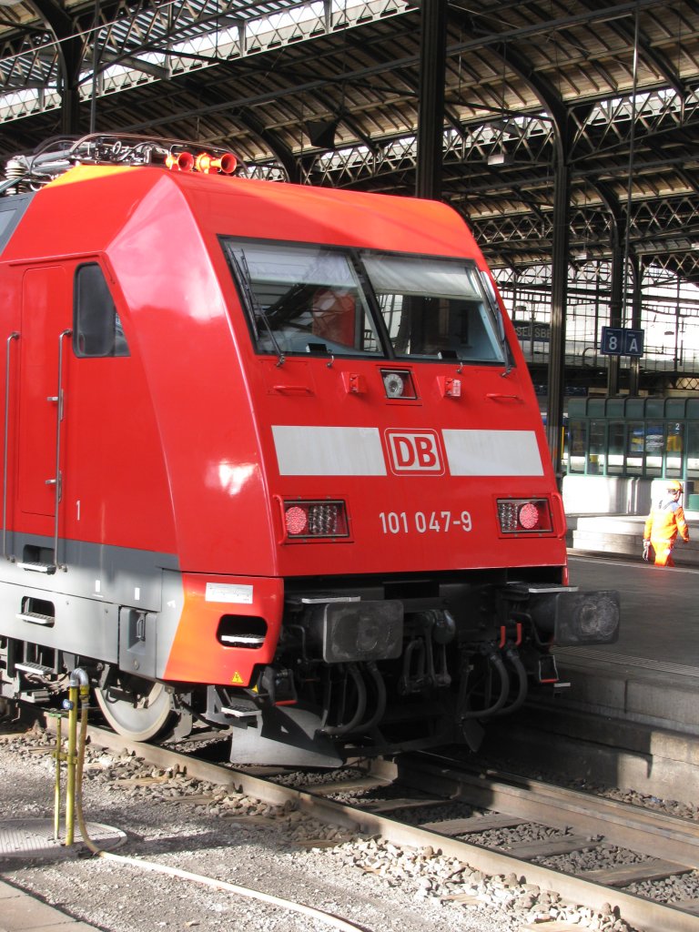 101 047-9 mit neuen LED-Scheinwerfern am 18.01.2010 im Bahnhof Basel SBB