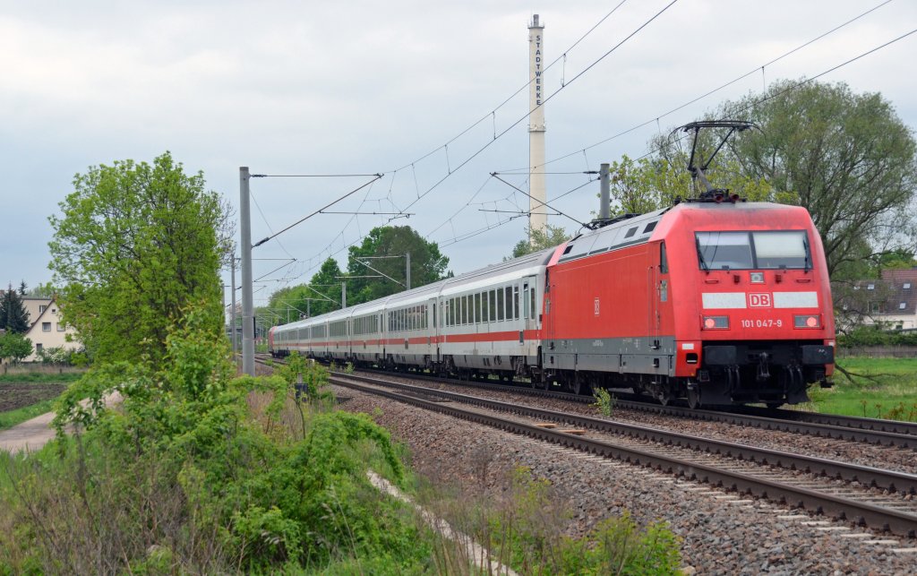 101 047 schob am 06.05.12 den IC 2209 durch Jenitz Richtung Leipzig; Zuglok war an diesem Tag 101 110.