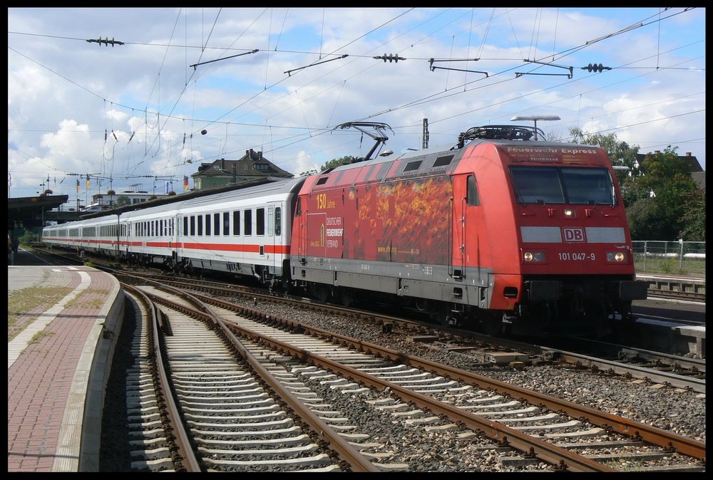 101 047 zieht am 14.8.2006 den IC 2172 von Heidelberg nach Stralsund und konnte beim Zwischenhalt in Weinheim fotografiert werden
