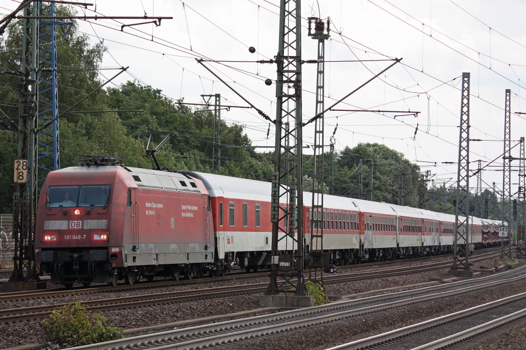 101 048 am 31.7.12 mit einem Autozug in Hamburg-Harburg.