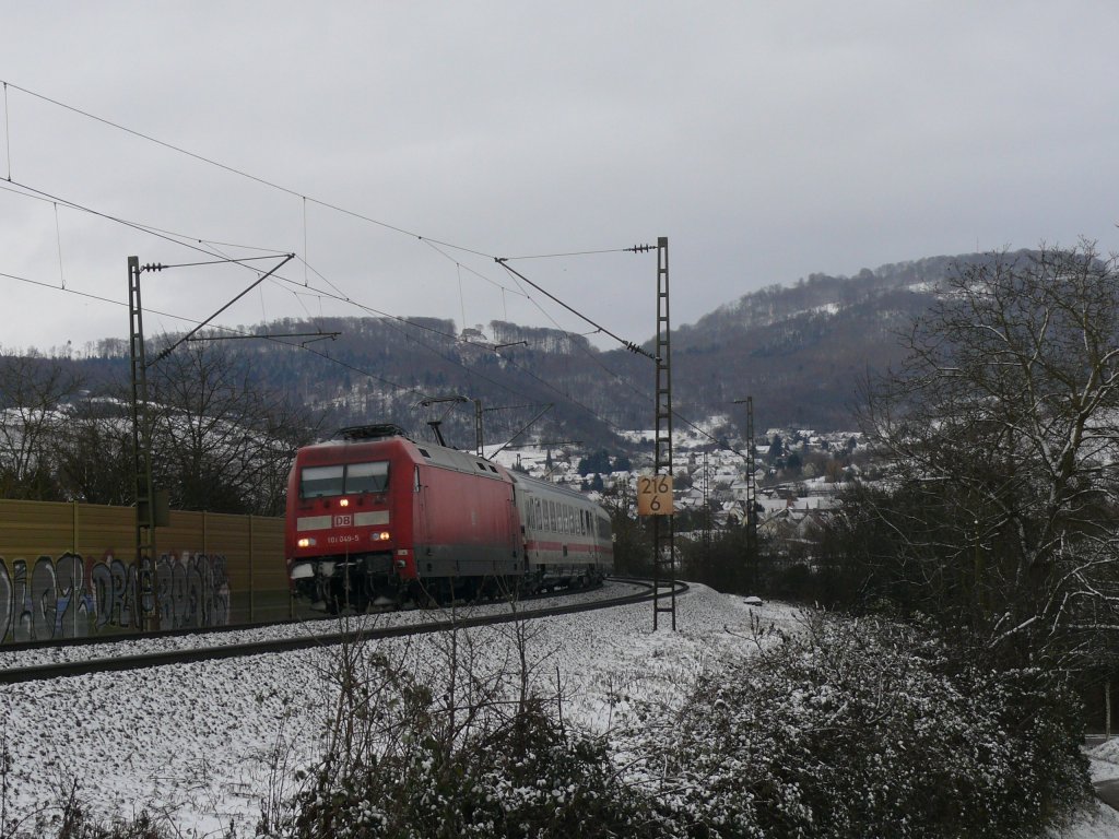 101 049 mit ihrem Ersatz-IC 2806 (Stuttgart-Basel SBB) f�r den ausgefallenen IC 202 aus N�rnberg der in Stuttgart endete. 18.12.10