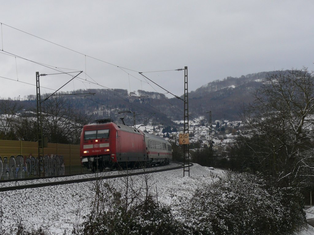 101 049 mit ihrem Ersatz-IC 2806 (Stuttgart-Basel SBB) fr den ausgefallenen IC 202 aus Nrnberg der in Stuttgart endete. 18.12.10