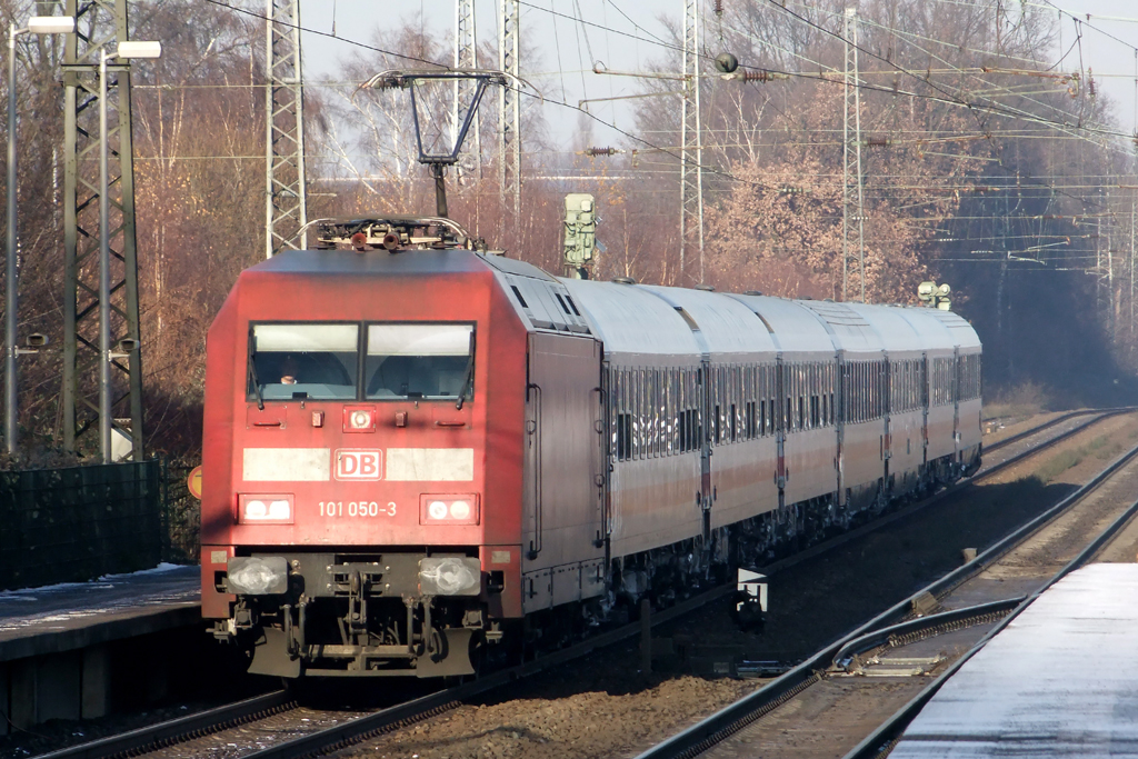 101 050-3 mit IC 134 nach Luxemburg in Recklinghausen-S�d 8.12.2012